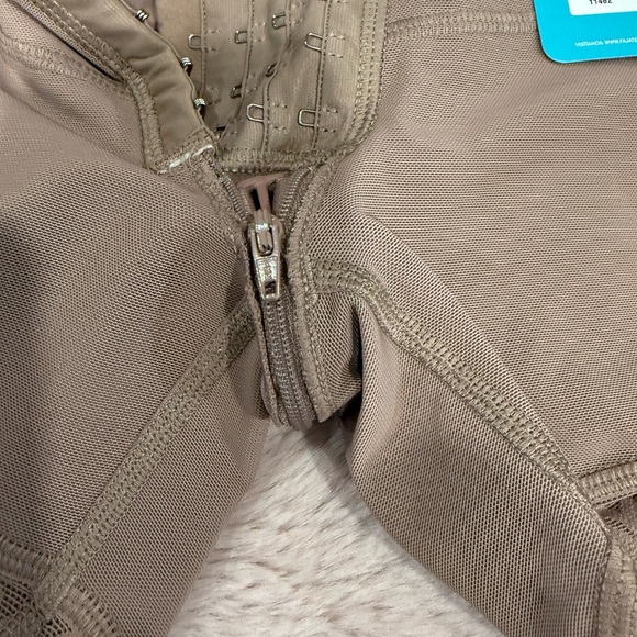 HIGH WAISTED CONTROL SHORT - 4 HOOKS COCOA  SZ L - Picture 10 of 11